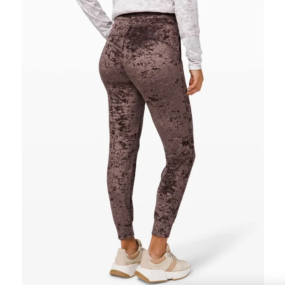 Lululemon Ready To Crush Velvet Jogger French Press Brown Size 6 *Flaw* - Picture 2 of 14